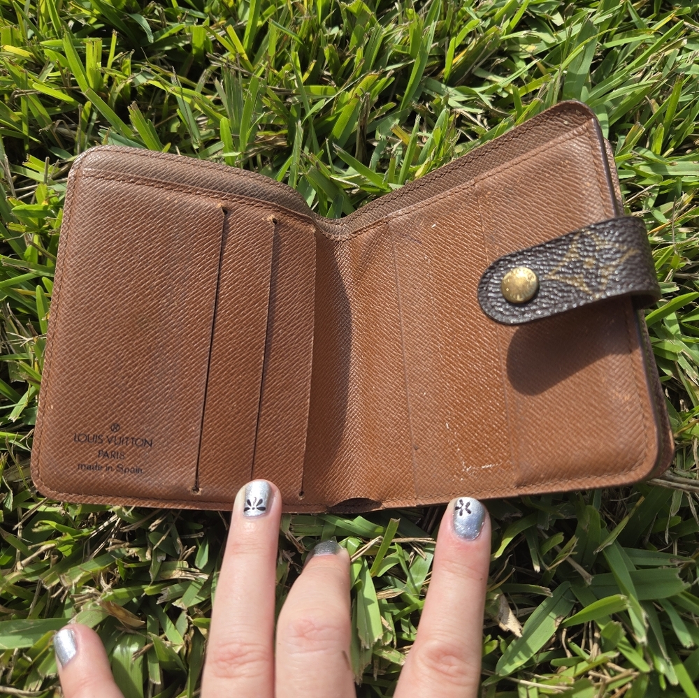 Louis Vuitton Wallet & Key Holder Bundle – Monogram & Damier – Vintage Pre-Loved - Picture 9 of 16
